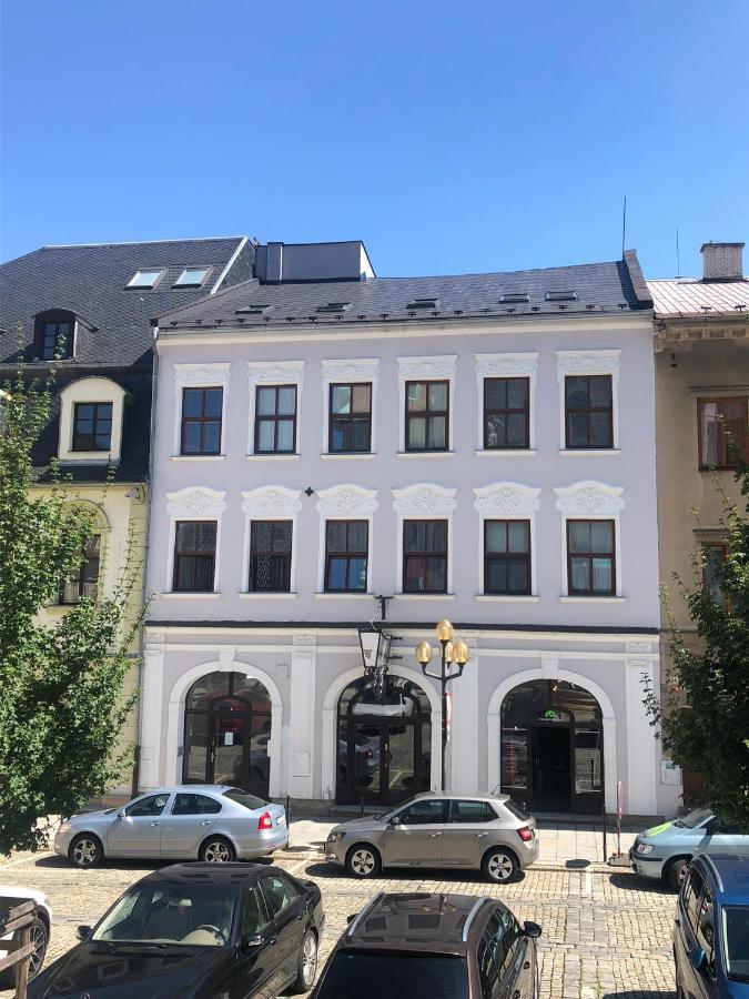 Apartmany Na Namesti 顺佩尔克 外观 照片